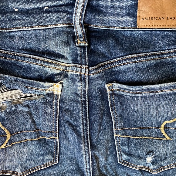 distressed medium wash high waist jeans - Picture 4 of 5